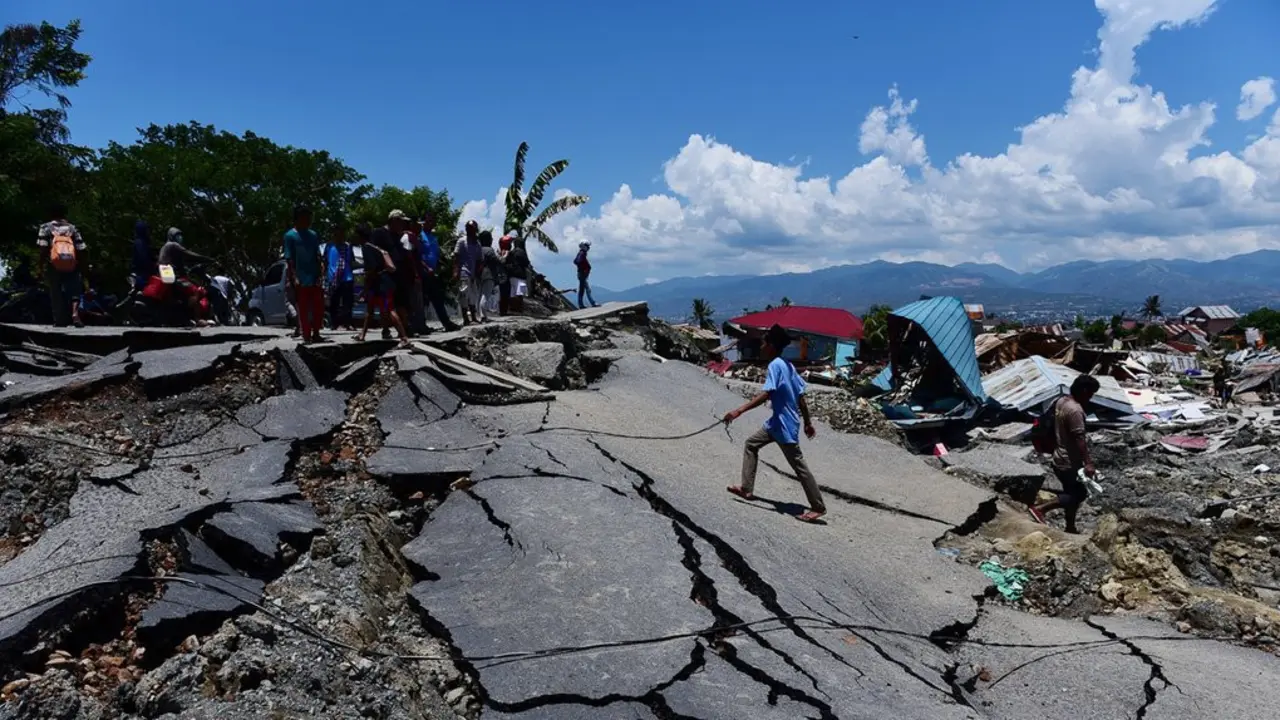 Ilustrasi kerusakan akibat gempa