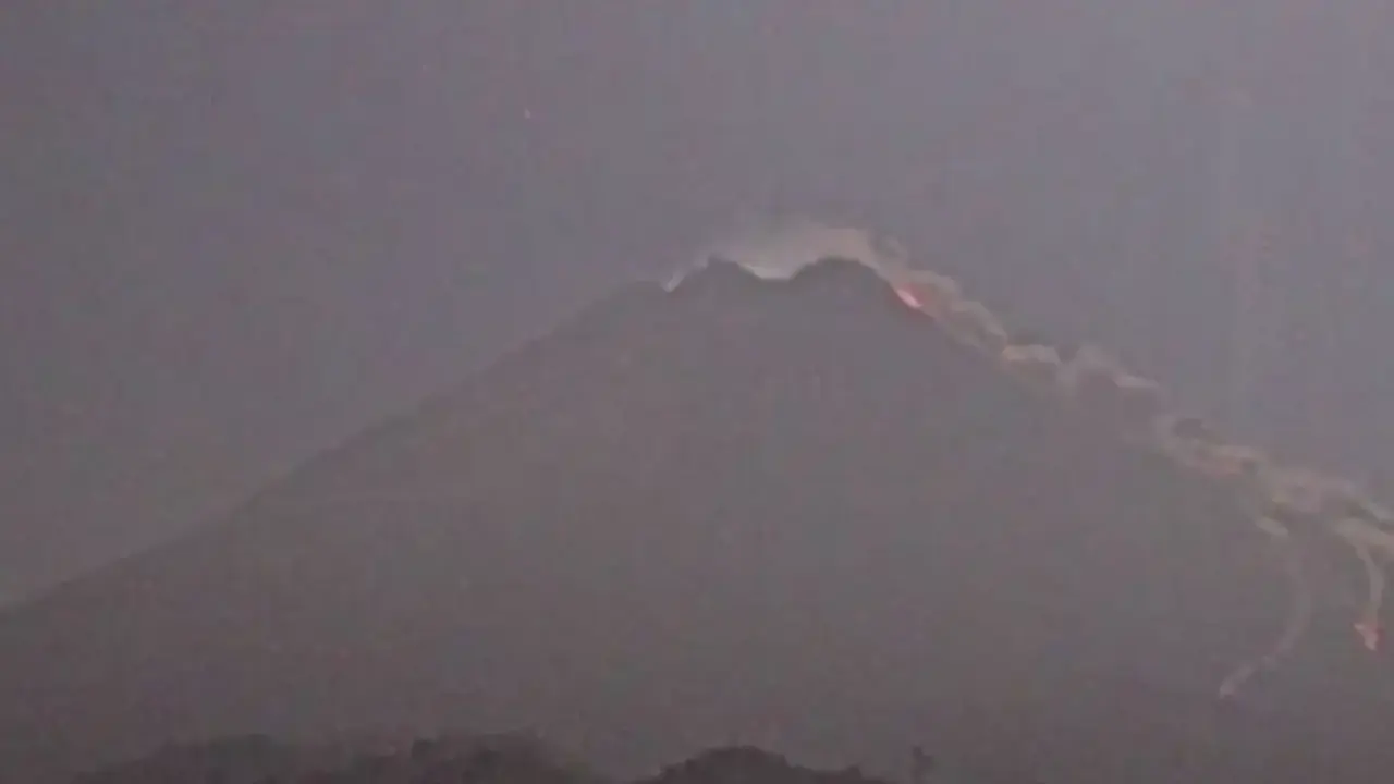 Gunung Merapi Erupsi