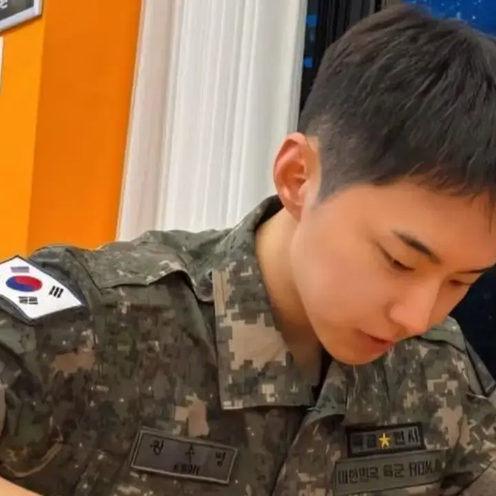 Hoshi SEVENTEEN Cedera ACL Saat Wajib Militer