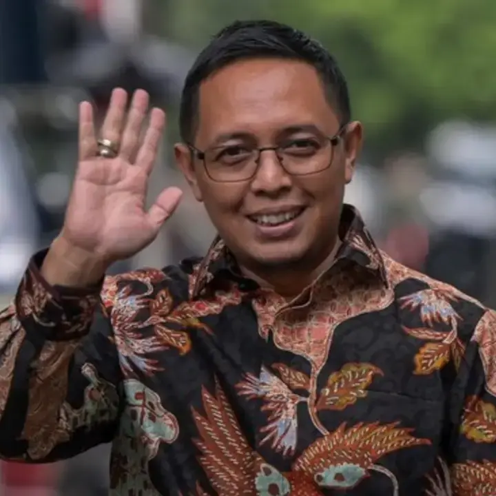 Hasan Nasbi Singgung Perjalanan Politik Prabowo yang Pernah Diberhentikan dari TNI