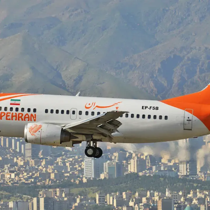 Pesawat Boeing 737 Iran Mendarat Darurat Usai Ban Lepas dan Mesin Terganggu