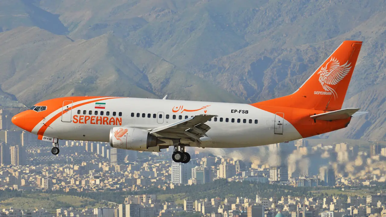 Pesawat Boeing 737 Iran Mendarat Darurat Usai Ban Lepas dan Mesin Terganggu