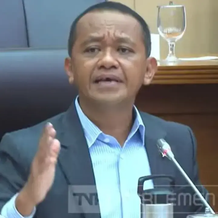 Bahlil Tegaskan Stok BBM Aman Usai Muncul Antrean Panjang di SPBU