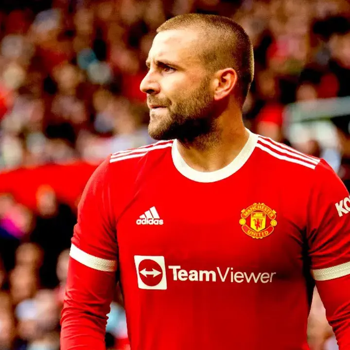 MU Tak Rekrut Bek Kiri, Siapa Pelapis Luke Shaw?