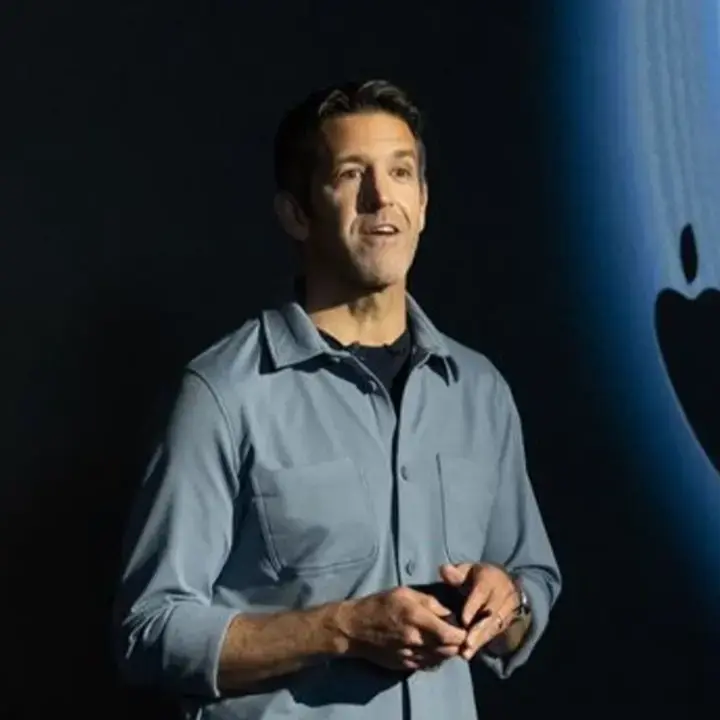 Tim Cook Akhiri Era CEO Apple, John Ternus Ambil Alih Mulai 1 September 2026