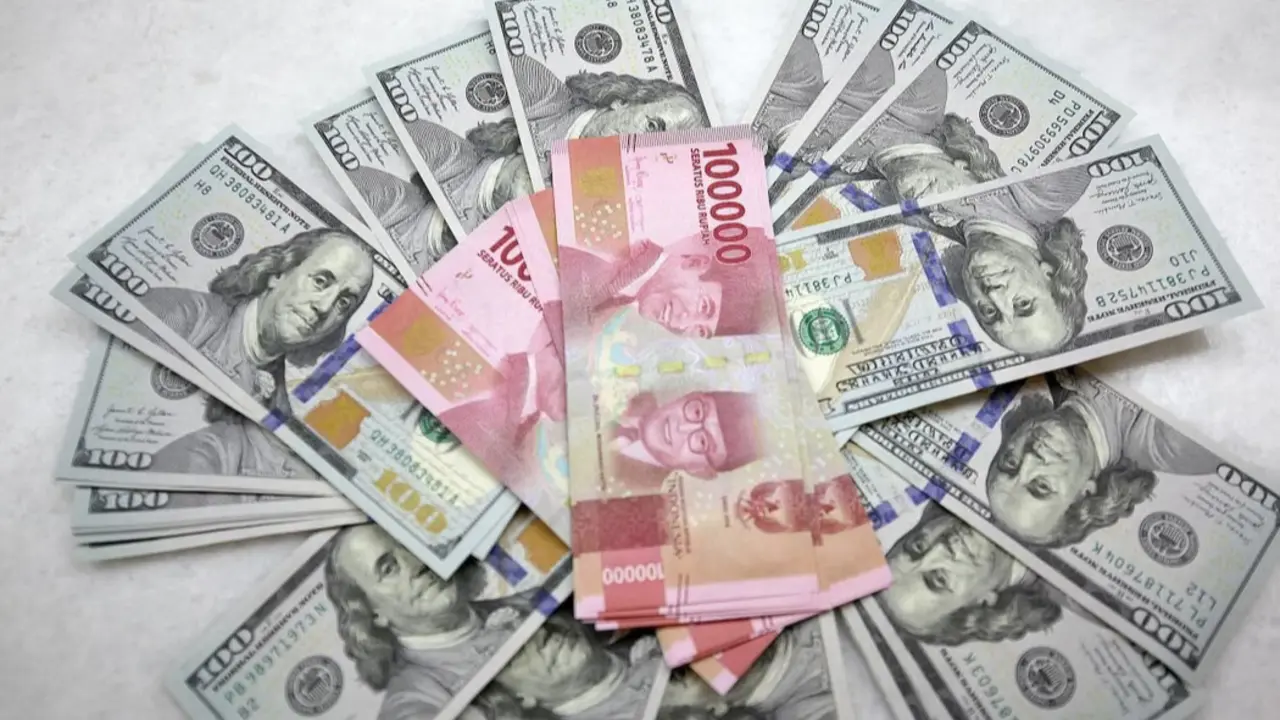 Rupiah Hari Ini Menguat 0,25% ke Rp17.705 per Dolar AS, The Fed Jadi Sorotan