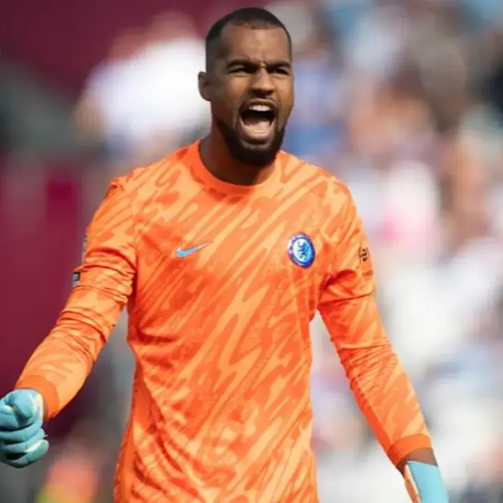 Chelsea Sepakat Pinjamkan Robert Sanchez ke Como Selama Satu Musim