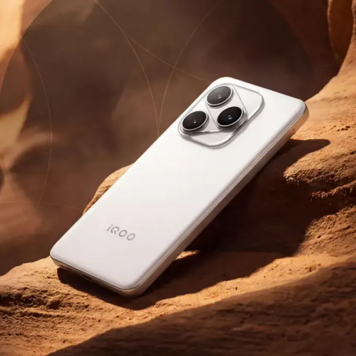iQOO 16 Muncul dalam Render Terbaru, Bawa Desain Kamera Belakang Mirip UFO