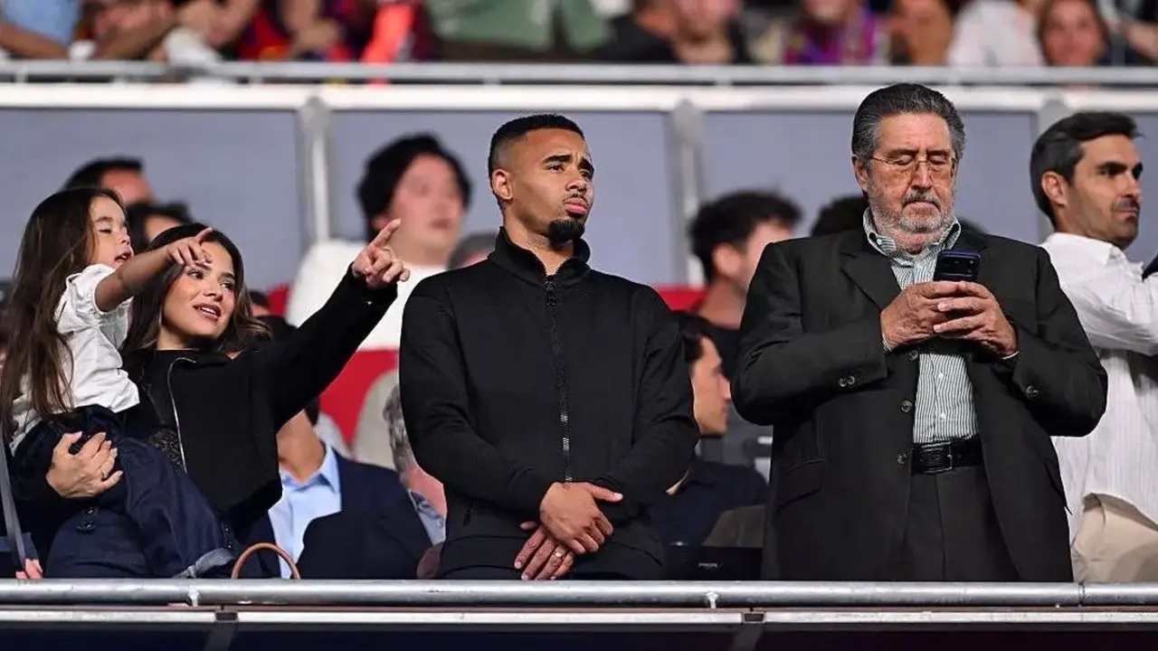 Gabriel Jesus nonton Barcelona vs Rayo di Camp Nou