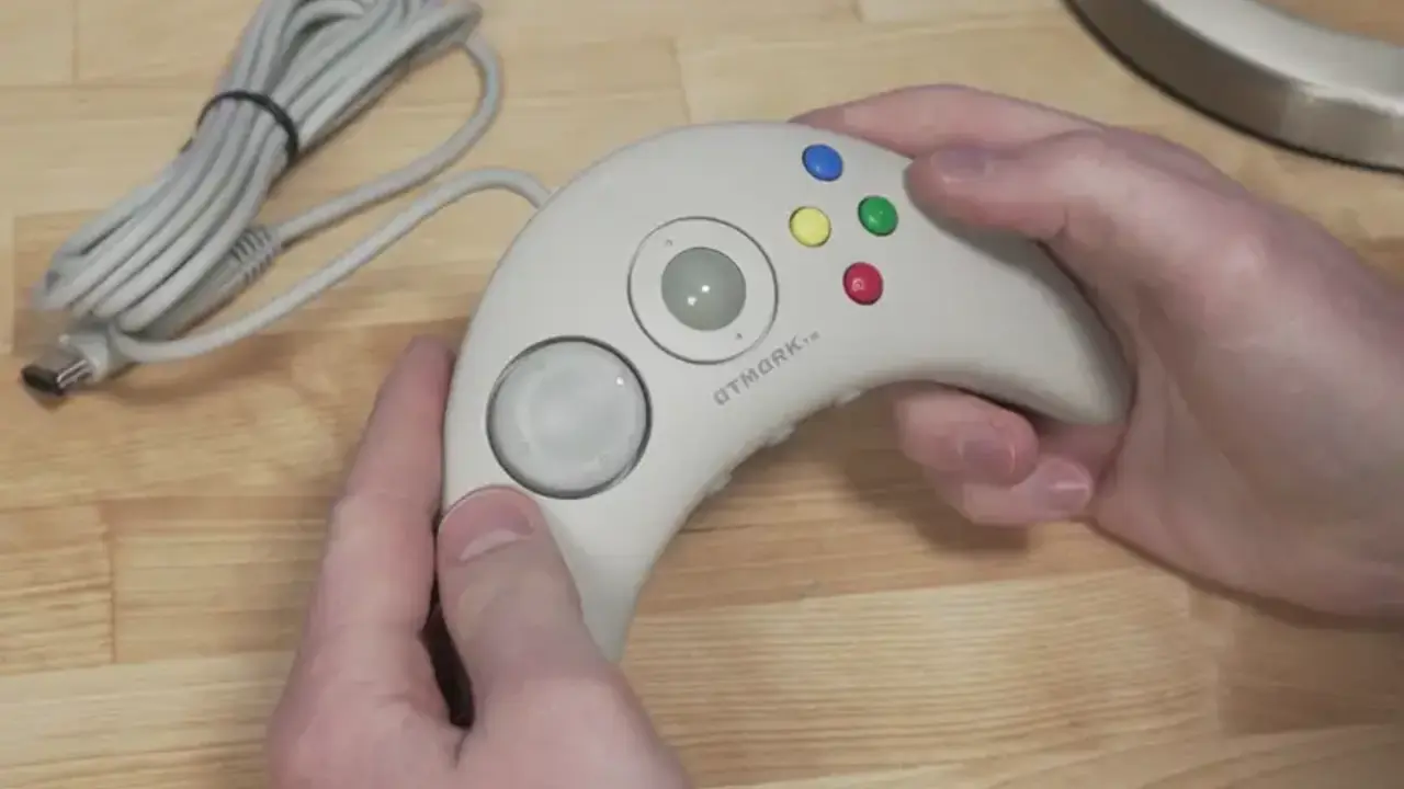 Kode macOS 26.7 Ungkap Apple Garap Dua Game Controller Baru