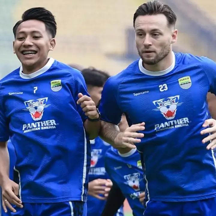 Marc Klok dan Beckham Putra Samai Rekor Dedi Kusnandar Bersama Persib di Asia