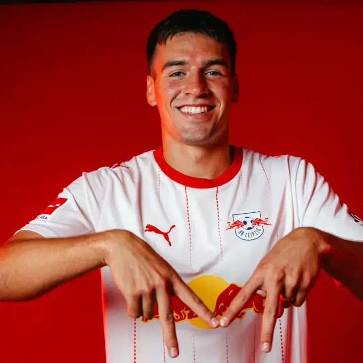 Marc Guiu Resmi Gabung RB Leipzig hingga 2031