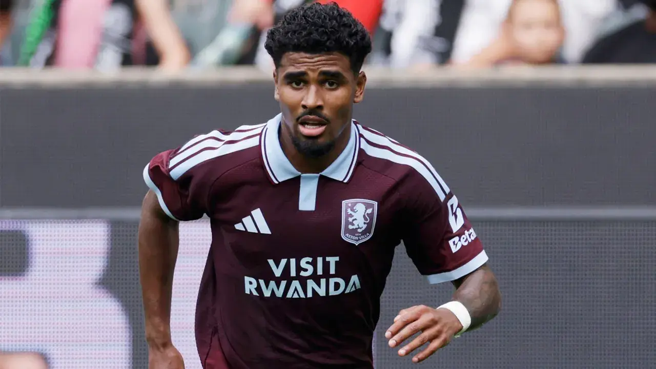 Ian Maatsen bertahan di Aston Villa, tawaran bergabung MU ditolak