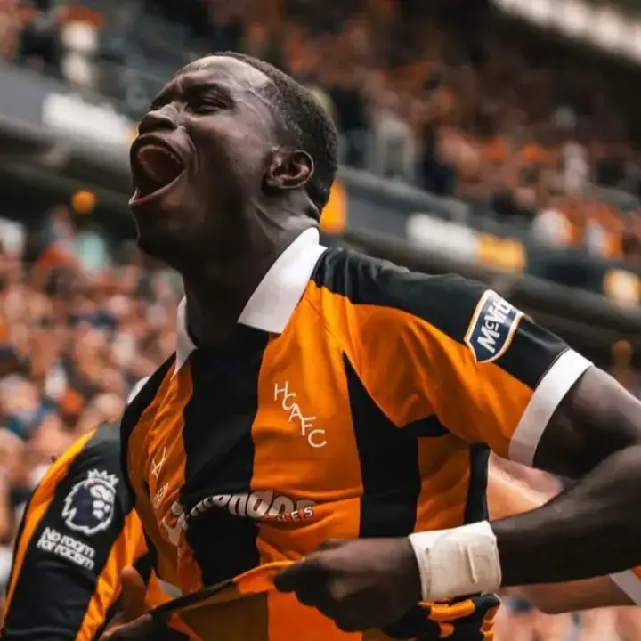 Nobel Mendy Dilarikan ke Rumah Sakit Usai Benturan Kepala dengan Joao Pedro di Laga Chelsea vs Hull City