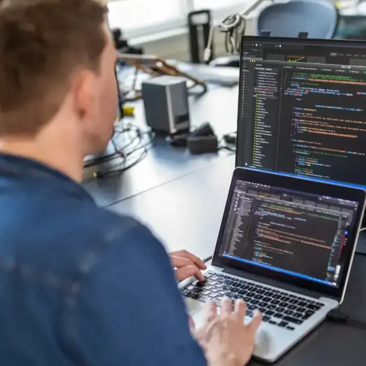 AI Sudah Bisa Menulis Coding, Apakah Kuliah Informatika Mulai Tak Dibutuhkan?