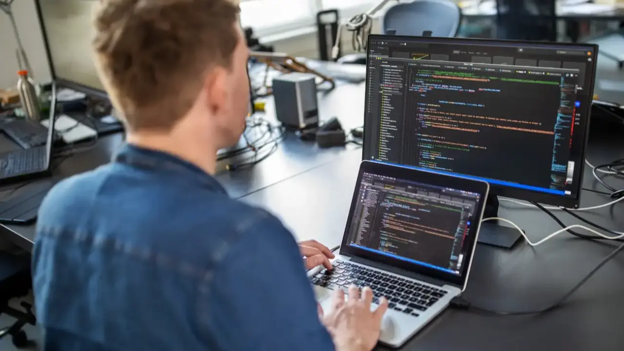 AI Sudah Bisa Menulis Coding, Apakah Kuliah Informatika Mulai Tak Dibutuhkan?