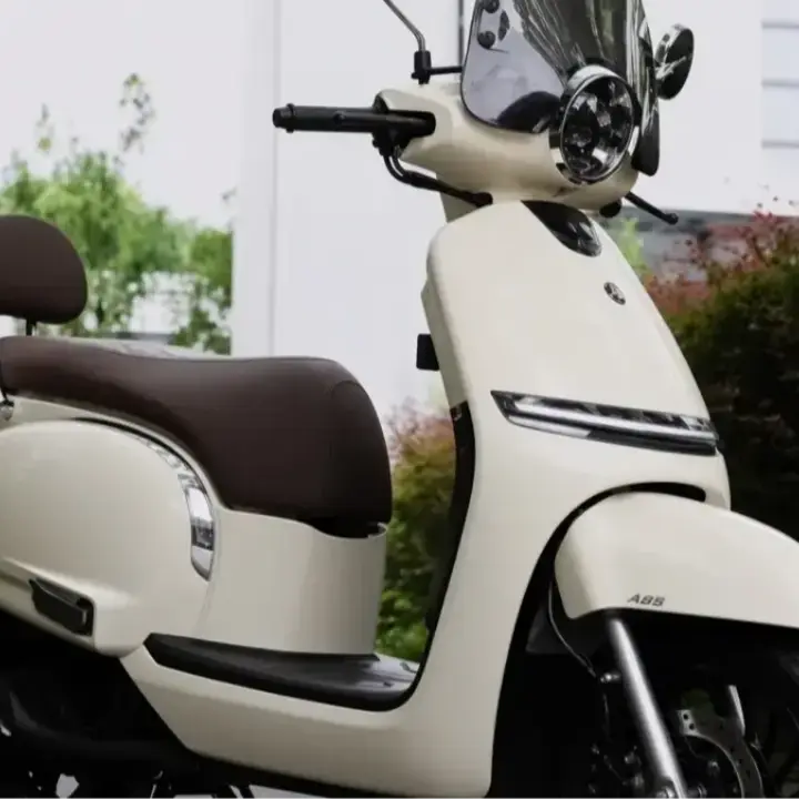 Yamaha Fuzzy 125 Resmi Meluncur, Skuter Retro Modern dengan Teknologi Hybrid dan Fitur Canggih