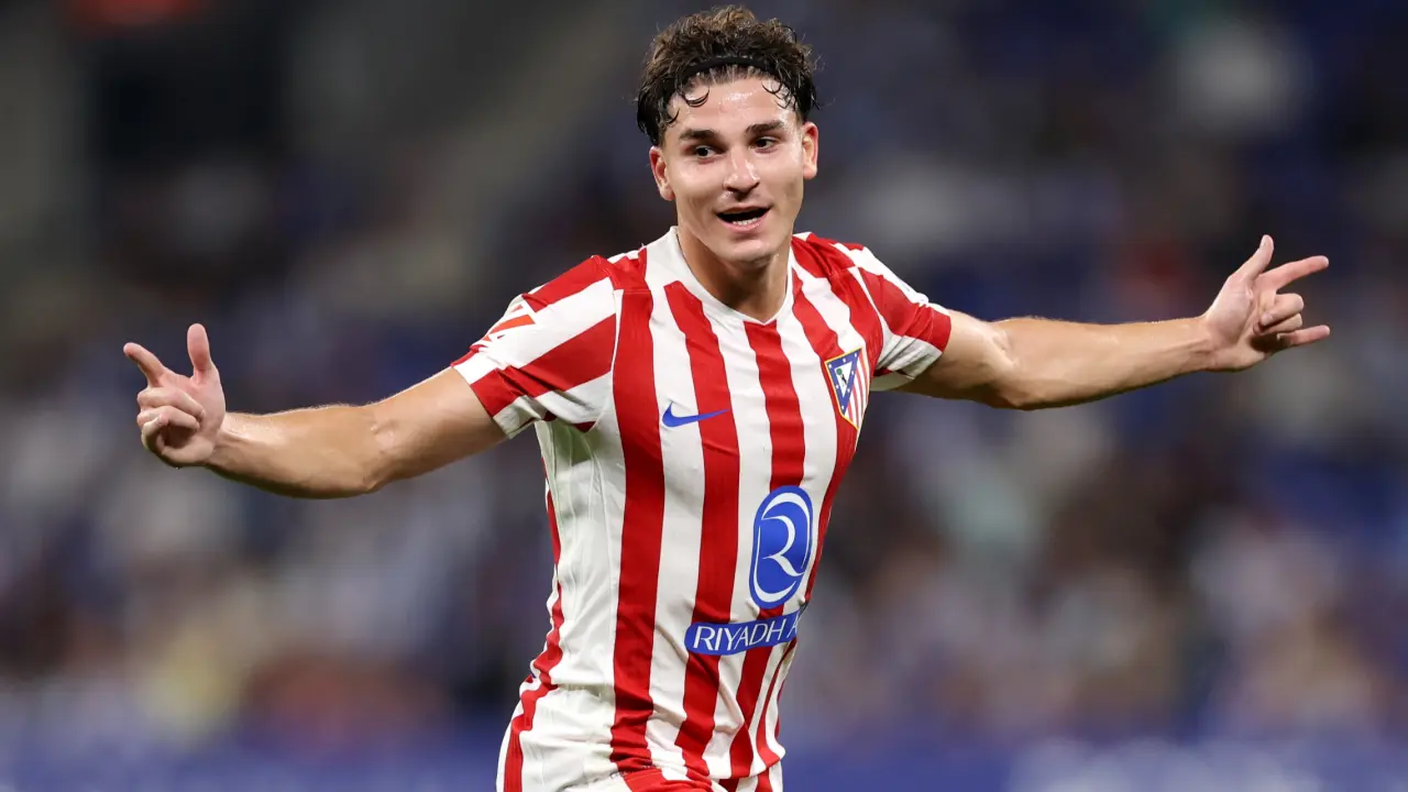 Julian Alvares dengan selebrasi spiderman khasnya