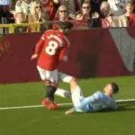 Phil Foden Diganjar Kartu Merah saat Derby Manchester Usai Tendang Bruno Fernandes