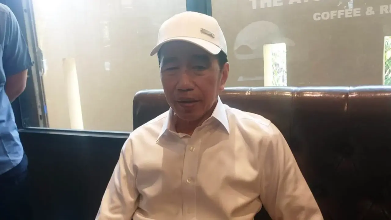 Jokowi (Mantan Presiden RI ke 7) menanggapi soal gugatan syarat pendidikan Wapres Gibran