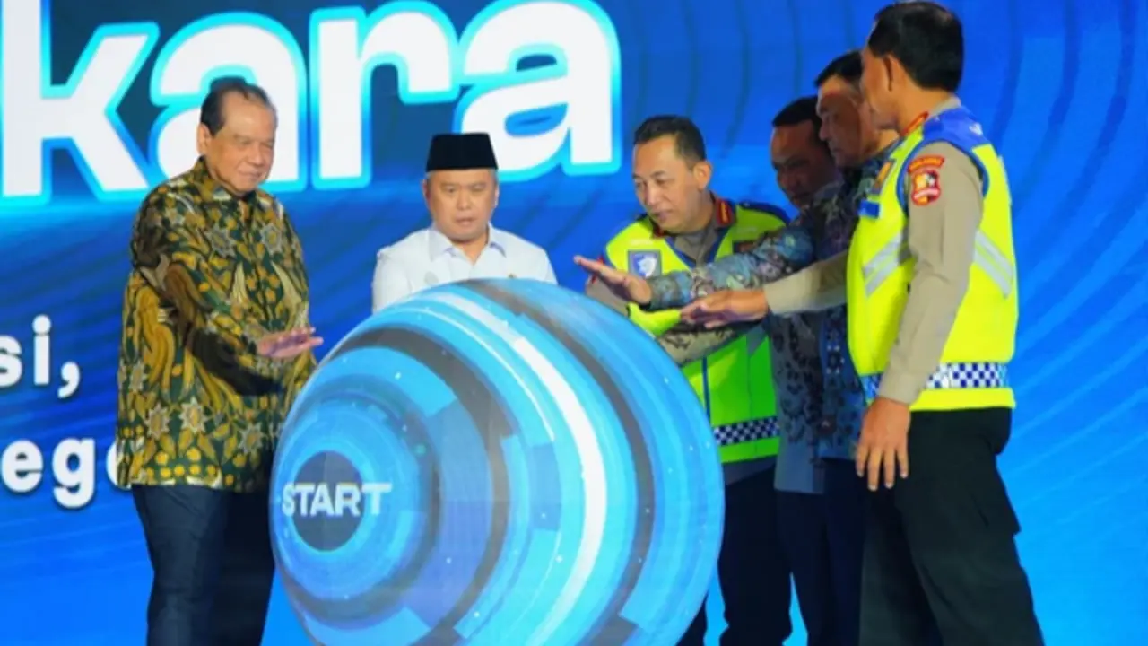 Kapolri Jenderal Polisi Listyo Sigit Prabowo meluncurkan Sistem Pembayaran Denda Tilang melalui Digital Korlantas dan STNK Digital dalam acara Syukuran Hari Lalu Lintas Bhayangkara ke-71 Tahun 2026 di Hotel Bidakara, Jakarta, Jumat (25/9/2026). Foto: Dok. Polri