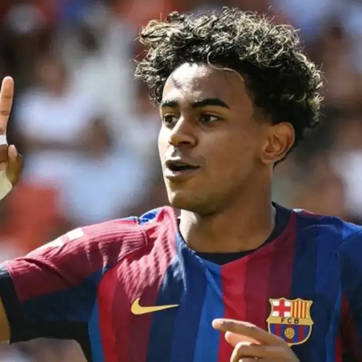 Lamine Yamal Brace, Barcelona Hancurkan Valencia 5-0 di Mestalla