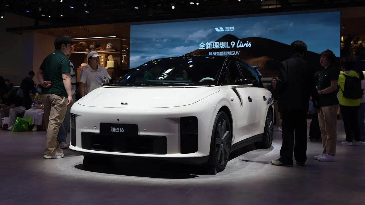 Li i6 electric SUV