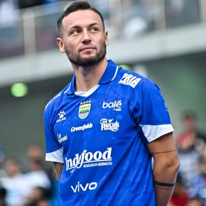 Marc Klok Ungkap Makna Laga Emosional Persib vs PSM Makassar