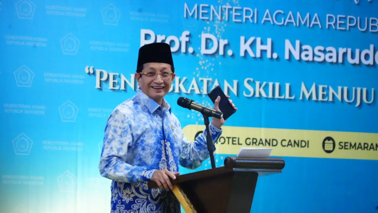 Menag Nasaruddin Umar saat memberikan materi penguatan kompetensi pemanfaatan AI kepada Kakanwil se-Indonesia dan Kakankemenag se-Jawa Tengah.