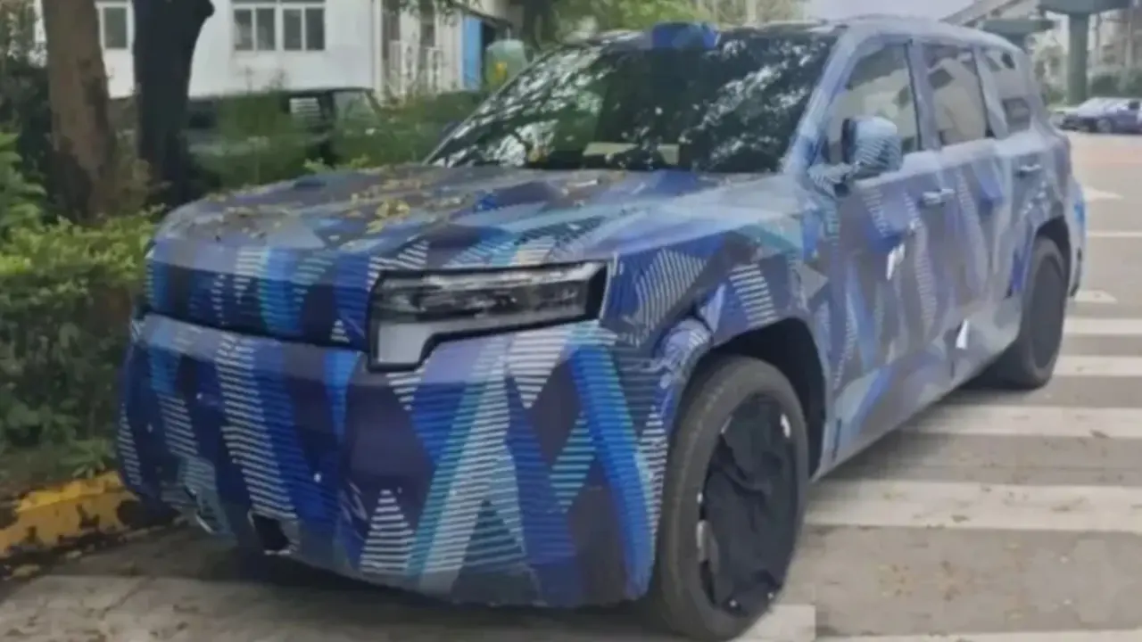 Mobil Listrik BYD FCB Ti 6