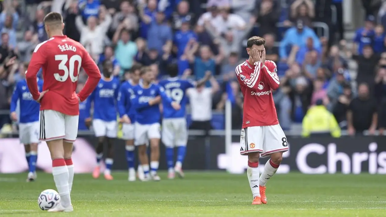 MU gagal mempertahankan keunggulannya di menit akhir dan akhirnya ditahan Everton 2-2 di pekan ketiga Liga Inggris, Minggu (6/9/2026). (Foto: Peter Byrne/PA Images via Getty Images)