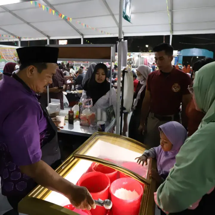 Es Krim Jadul Pak Juma’in Laris Manis di Pasar Jajan Berkah MTQ Nasional 2026