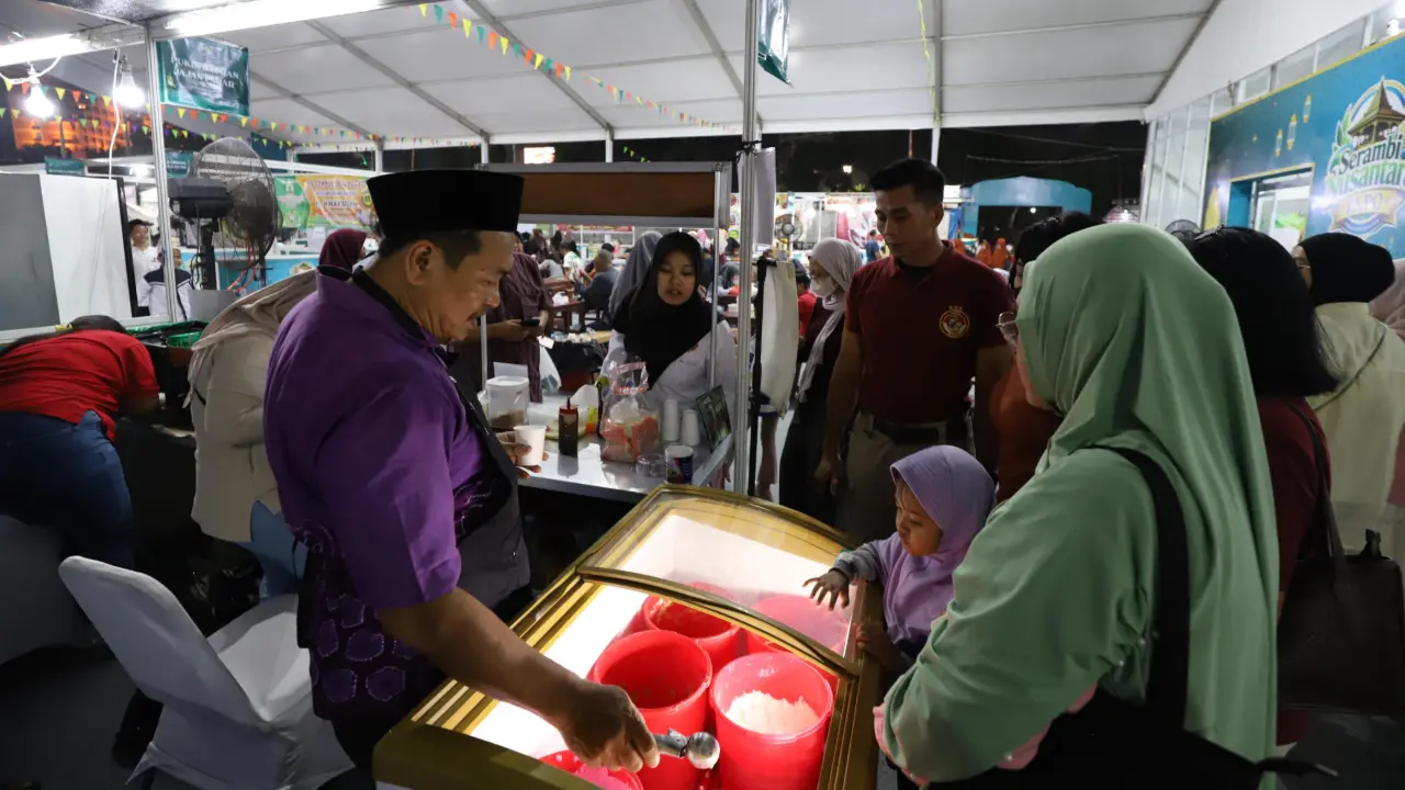 Pak Juma’in Jual Es Krim Jadul
