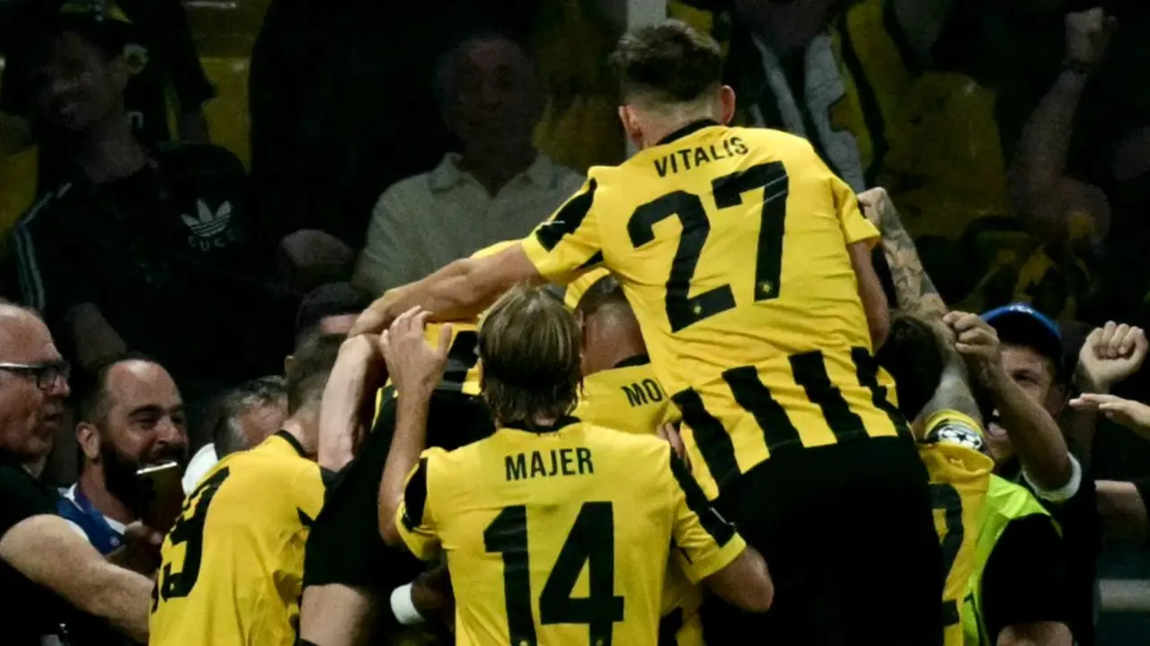 Pemain AEK Athens Selebrasi Goal Ke Gawang LASK Linz