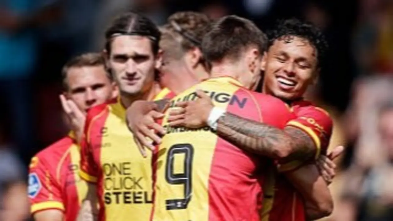Pemain Go Ahead Eagles selebrasi