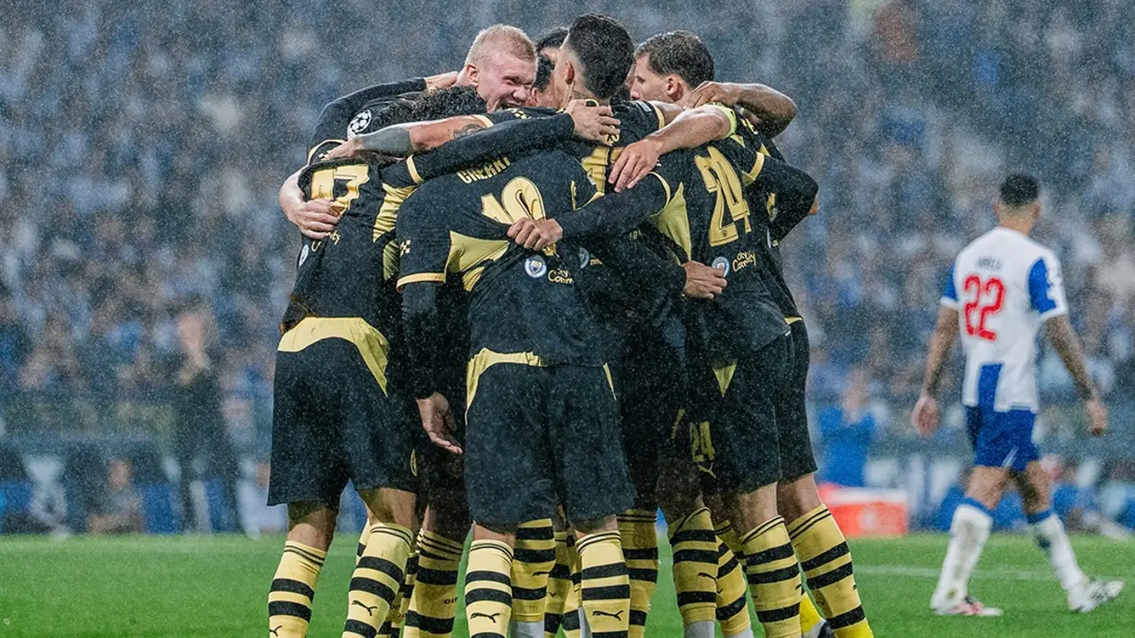 Pemain Manchester City Selebrasi Dengan Saling Peluk Dalamlaga Vs Fc Porto Di Liga Champio