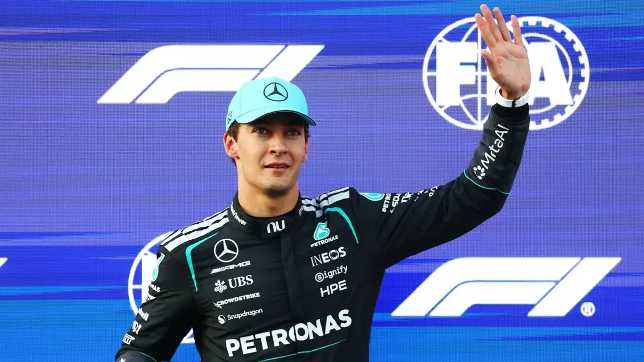Pembalap Mercedes George Russell.
