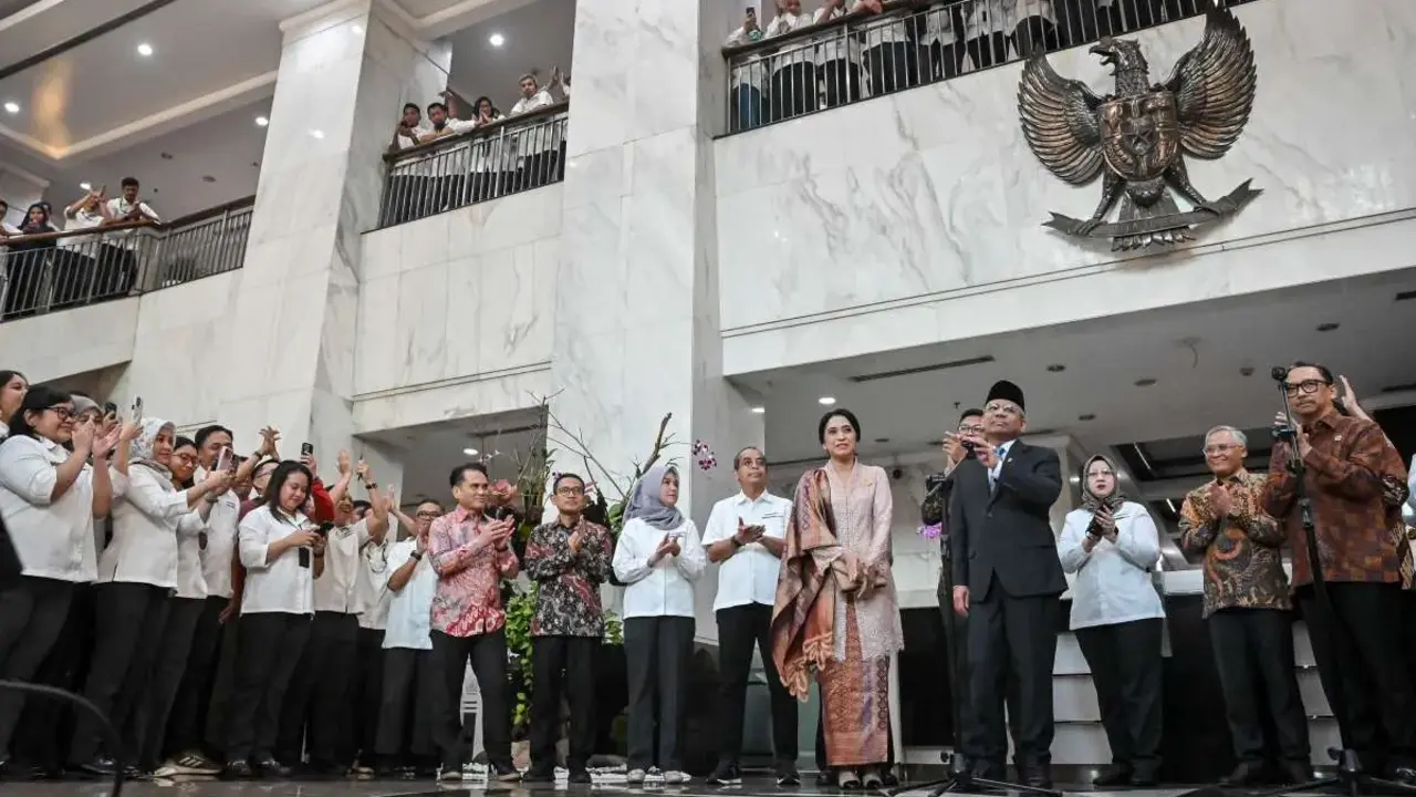 Purbaya Yudhi Sadewa resmi menyerahkan jabatan Menteri Keuangan kepada Suahasil Nazara