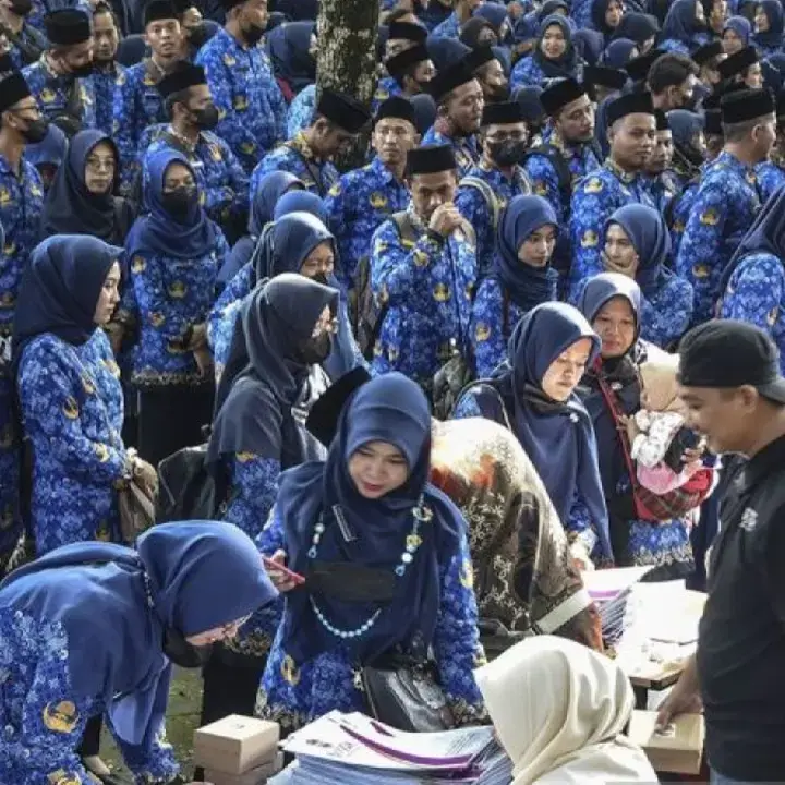 Pemerintah Siapkan Skema Bagi 172.000 Guru PPPK Jadi PNS Tanpa Risiko PHK