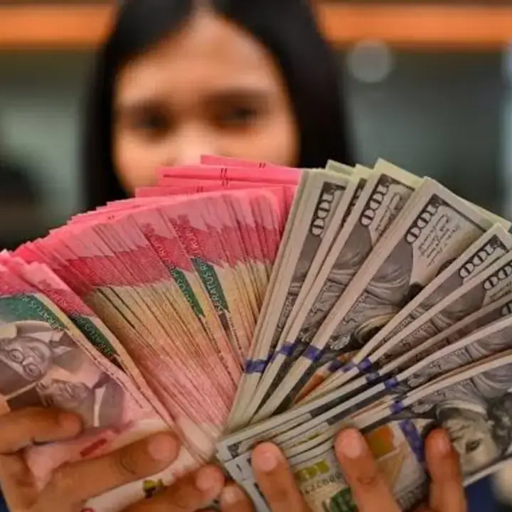 Rupiah Ditutup Melemah ke Level Rp 17.884 per Dolar AS Selasa 22 September