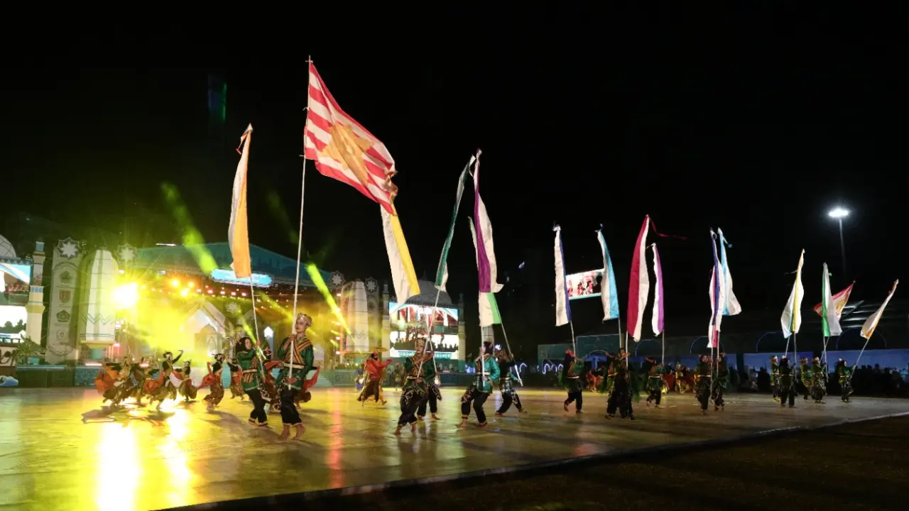 Tarian kolosal pada pembukaan MTQ Nasional XXXI di Semarang