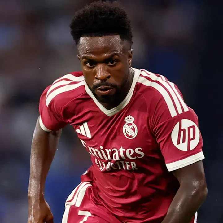 Jose Mourinho Berperan Kunci dalam Keputusan Vinicius Bertahan di Real Madrid