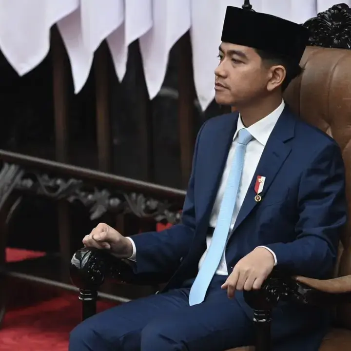 Hakim Saldi Isra Cecar KPU soal Keaslian Syarat Pendidikan Gibran