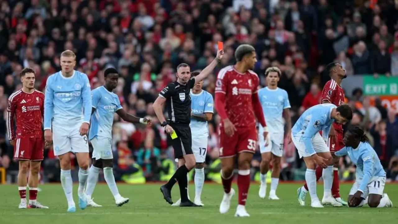 Andoni Iraola Kritik Keputusan Wasit Soal Kartu Merah Ryan Gravenberch