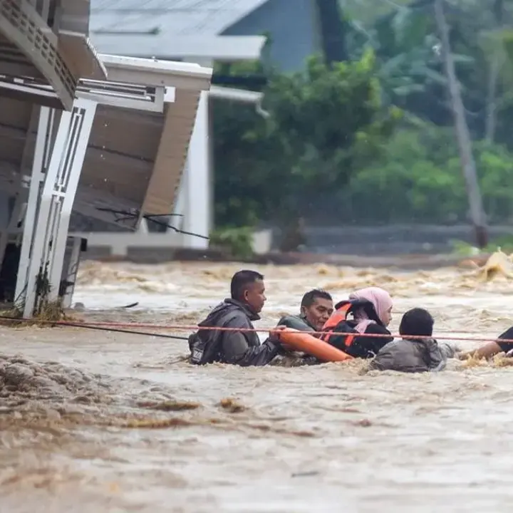 Banjir Bandang Rendam 120 Rumah di Padang, 498 Jiwa Terdampak dan 238 Warga Berhasil Dievakuasi