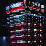 IHSG dan Rupiah Melemah, Ekonom UNAIR Ungkap Tiga Langkah Memulihkan Kepercayaan Investor