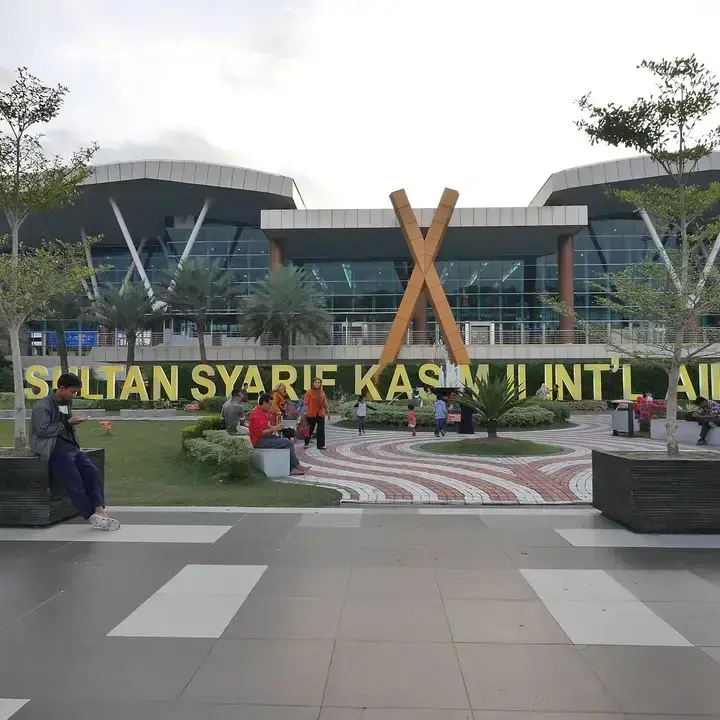 Jarak Pandang Rendah Ganggu Penerbangan di Bandara SSK II Pekanbaru, Sejumlah Pesawat Dialihkan