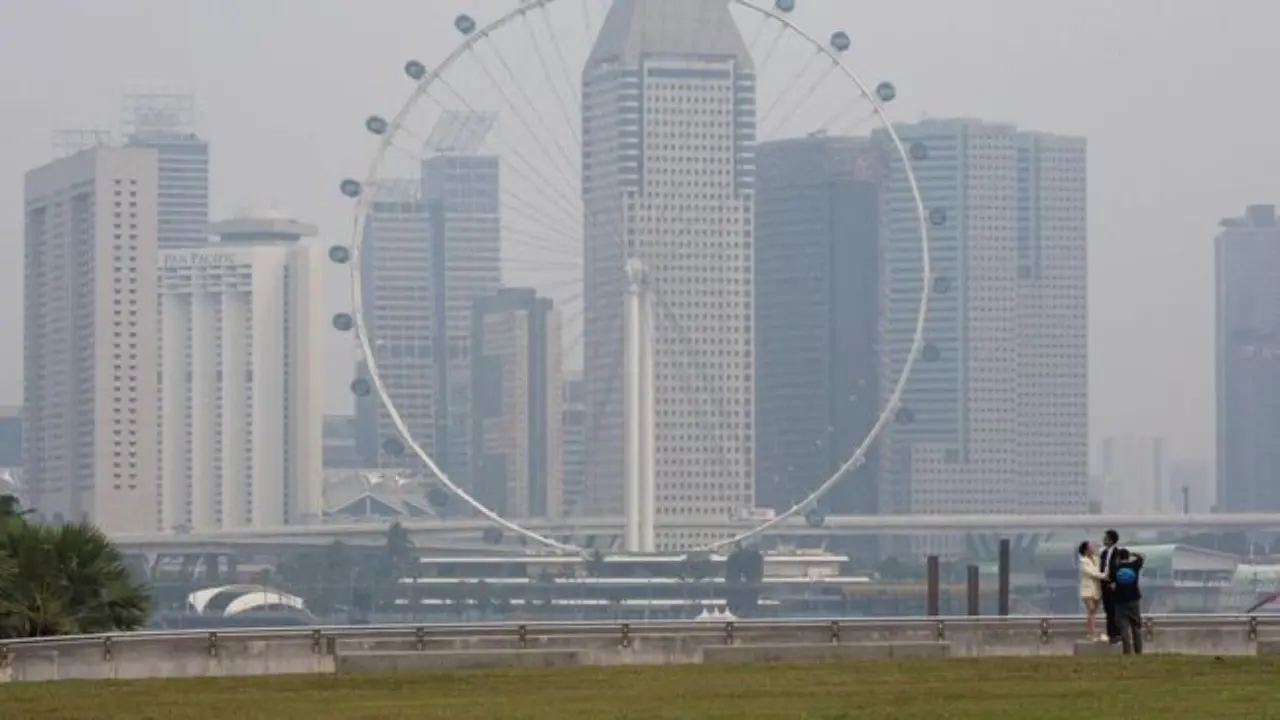 Karhutla Indonesia Picu Kabut Asap di Singapura, Kualitas Udara Memburuk Hingga Kategori Sangat Tidak Sehat Karhutla Indonesia Picu Kabut Asap di Singapura, Kualitas Udara Memburuk Hingga Kategori Sangat Tidak Sehat