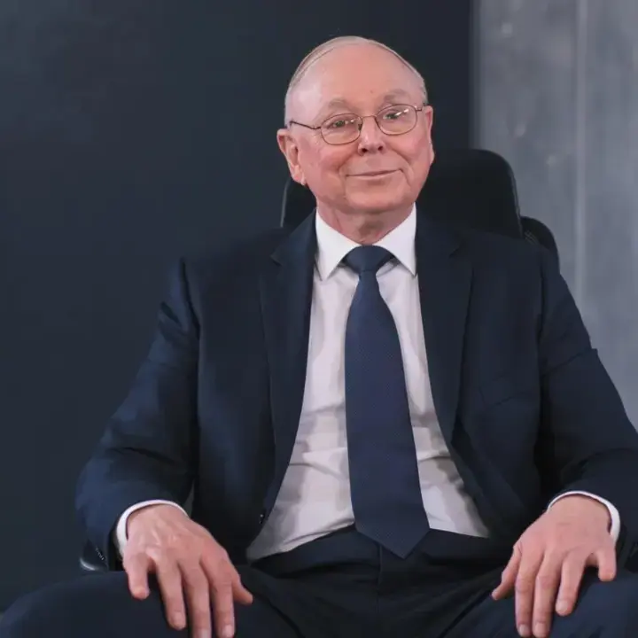 Kisah Charlie Munger Bangkit dari Kehancuran Hidup Hingga Berhasil Menjadi Miliarder Dunia