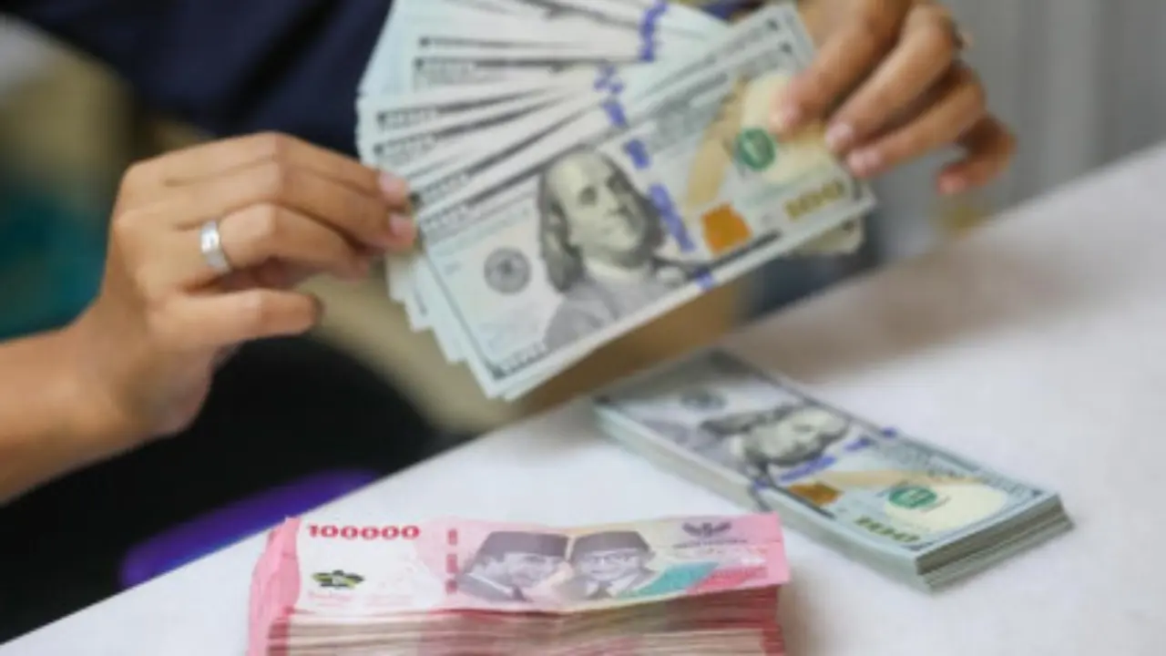 Kurs Dolar AS di BCA, Mandiri, BRI, dan BNI Selasa 13 Oktober, Rupiah Dibuka Melemah ke Rp17.948 Kurs Dolar AS di BCA, Mandiri, BRI, dan BNI Selasa 13 Oktober, Rupiah Dibuka Melemah ke Rp17.948